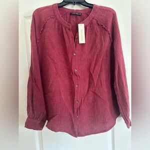 Doe & Rae Maroon Tunic Top 
Size Med
NWT